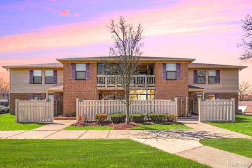 61156 Greenwood Dr, South Lyon, MI, 48178-1701 | Card Image