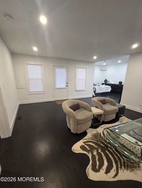 486 W Lincoln Ave, Oakhurst, NJ, 07755-1362 | Card Image