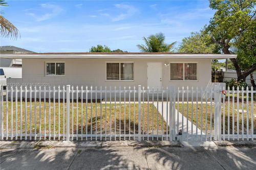 8400 Nw 24th Ct, Miami, FL, 33147-4128 | Card Image
