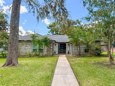 201 Banyan Street, House other with 3 bedrooms, 2 bathrooms and null parking in Lake Jackson TX | Image 1