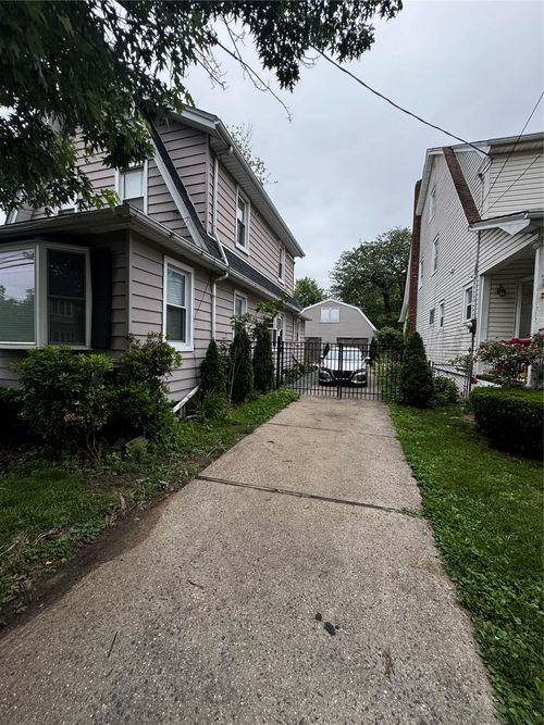 29 Brokaw Ave, Floral Park, NY, 11001-1512 | Card Image