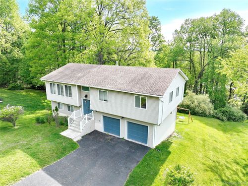 4 Schettig Ct, Spring Valley, NY, 10977-2233 | Card Image