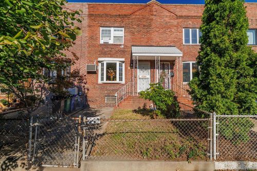 2068 28th St, Astoria, NY, 11105-2932 | Card Image