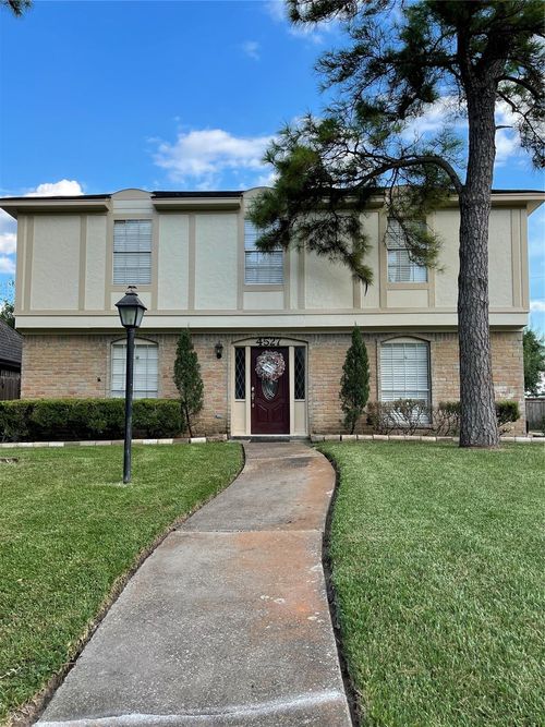4527 Geneva Dr, Houston, TX, 77066-2610 | Card Image