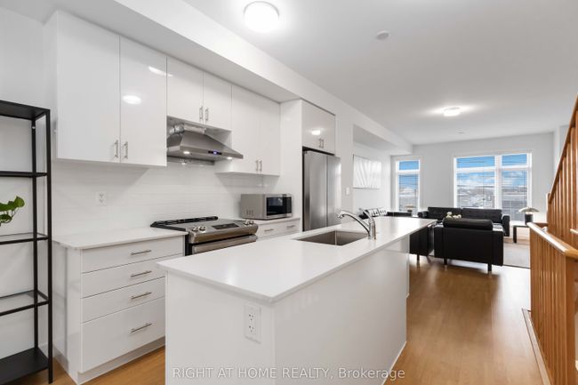 1557 Midland Ave, House attached with 4 bedrooms, 4 bathrooms and 1 parking in Scarborough ON | Image 15