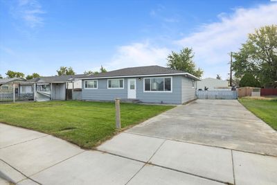 760 S Almira, Home with 3 bedrooms, 1 bathrooms and null parking in Connell WA | Image 1