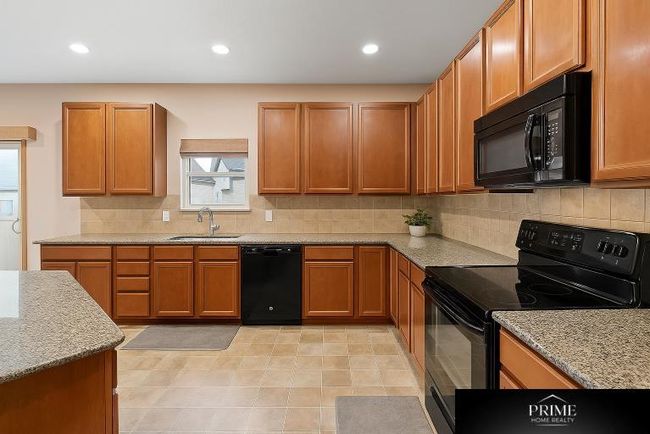 2204 Hummingbird Dr, House other with 5 bedrooms, 4 bathrooms and 3 parking in Bellevue NE | Image 8