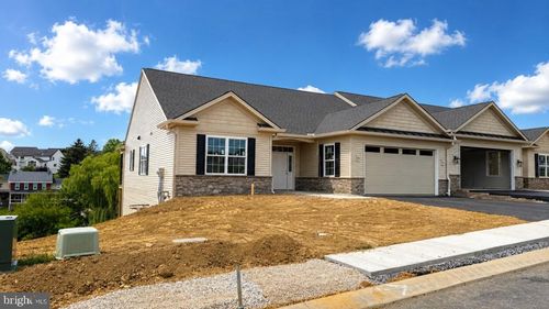18-424 Ledge Rock Dr, YORK, PA, 17402-9268 | Card Image