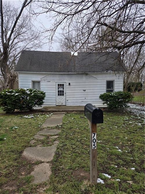 705 N New York Ave, Sedalia, MO, 65301-3240 | Card Image