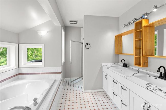 8523 25 Th Ave Ne, House other with 3 bedrooms, 3 bathrooms and 2 parking in Seattle WA | Image 16
