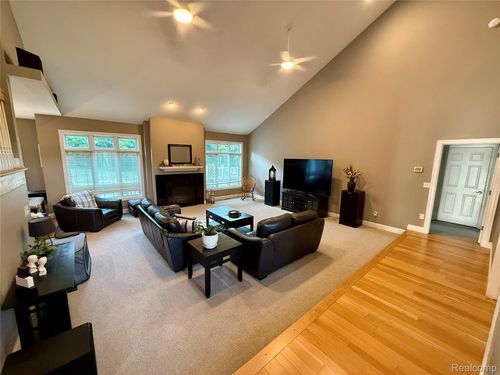 6435 Thompson Pond Dr, Whitmore Lake, MI, 48189-9632 | Card Image
