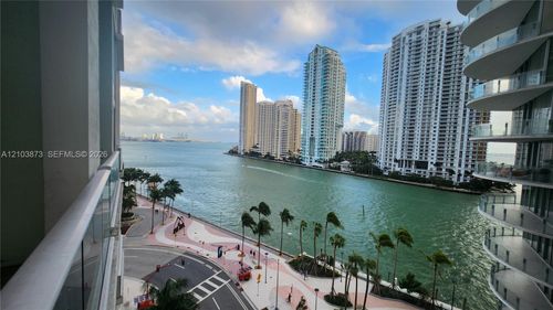 l-808-300 S Biscayne Blvd, Miami, FL, 33131-5361 | Card Image