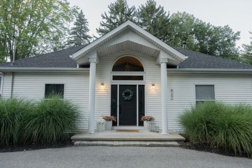 427 Lamoreaux Dr, Comstock Park, MI, 49321-9228 | Card Image