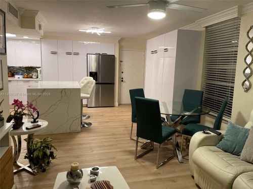 apt-302-110 Fontainebleau Blvd, Miami, FL, 33172-4571 | Card Image