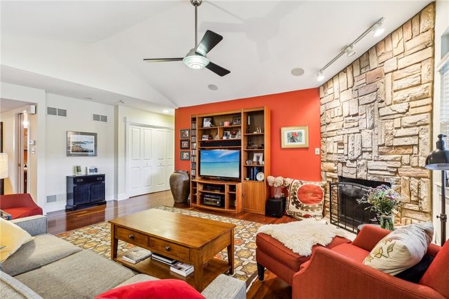 238 Berkeley Way, Condo with 3 bedrooms, 3 bathrooms and 2 parking in Monroeville PA | Image 11