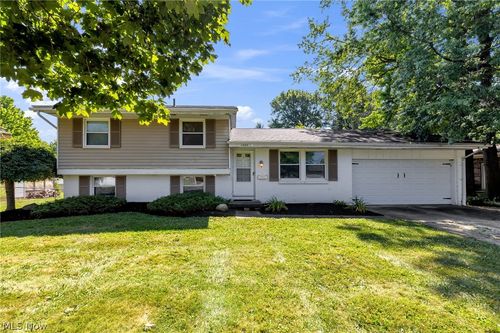 1055 Thomas Dr, Ashland, OH, 44805-2952 | Card Image