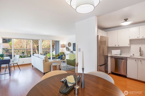 apt-203-308 Summit Ave E, Seattle, WA, 98102-5239 | Card Image