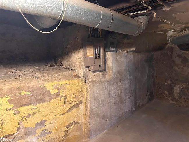 211 S Garfield Ave, Home with 3 bedrooms, 2 bathrooms and 2 parking in Burlington IA | Image 28