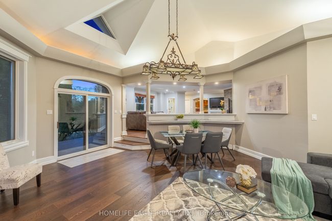 523 Lake Dr E, House other with 4 bedrooms, 3 bathrooms and 5 parking in Willow Beach ON | Image 5