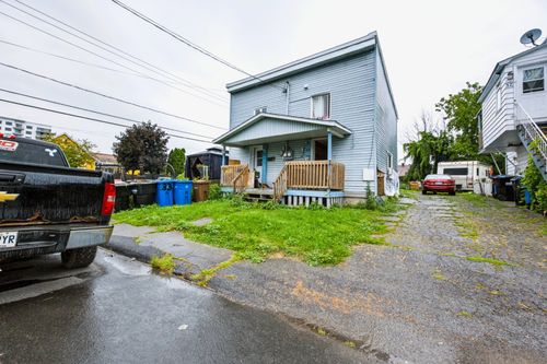 33 Rue May, Home with 2 bedrooms, 1 bathrooms and null parking in Salaberry de Valleyfield QC | Card Image
