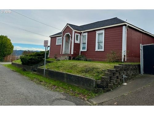 649 Colorado Ave, North Bend, OR, 97459-3611 | Card Image