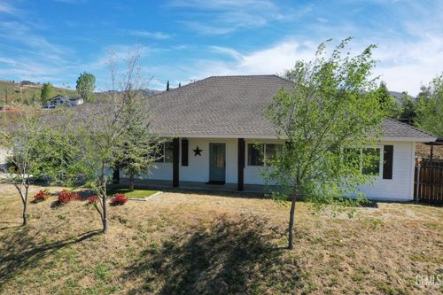 20674 Pinon Canyon Dr, Tehachapi, CA, 93561-8079 | Card Image