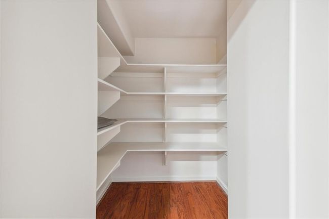 Walk-in pantry | Image 8