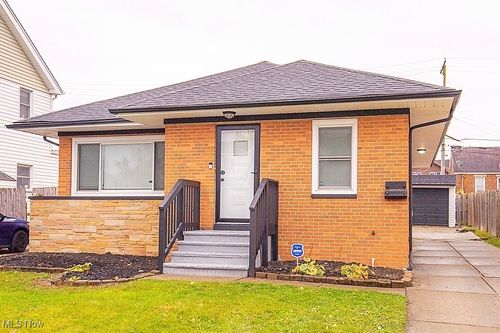 10718 Vernon Ave, Garfield Heights, OH, 44125-2718 | Card Image