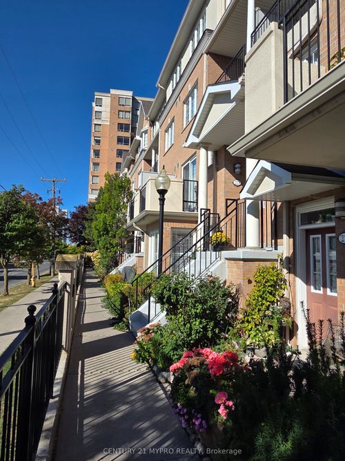221 Grandview Way, North York, ON, M2N6V3 | Card Image