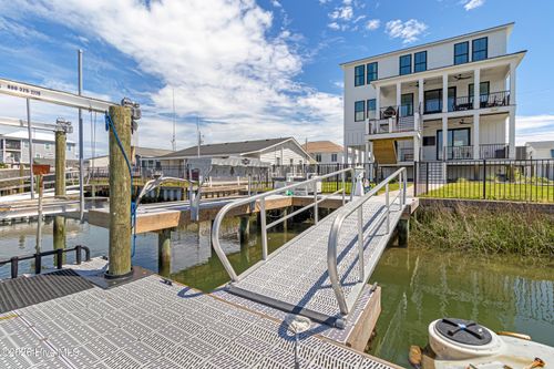 524 N Kinston Ave, Atlantic Beach, NC, 28512-5212 | Card Image