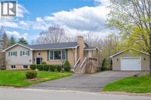 122 Burpee St, Fredericton, NB, E3A1M5 | Card Image
