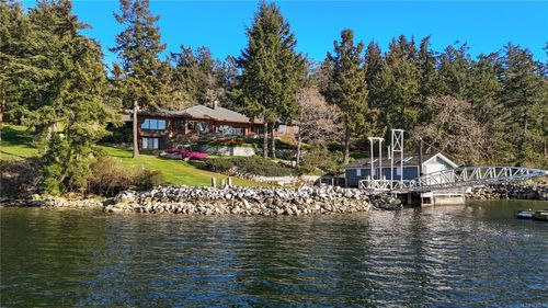 8440 Lawrence Rd, Saanichton, BC, V8M1S5 | Card Image