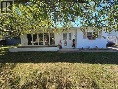 {{alt}} | Card Image