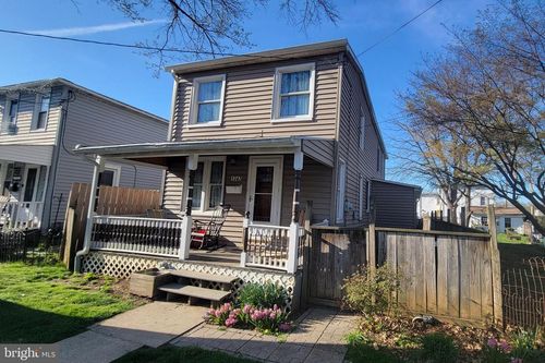 1747 Temple Ave, Lancaster, PA, 17603-4461 | Card Image