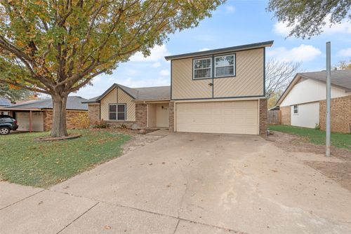 516 Roberts Dr, Saginaw, TX, 76179-1836 | Card Image