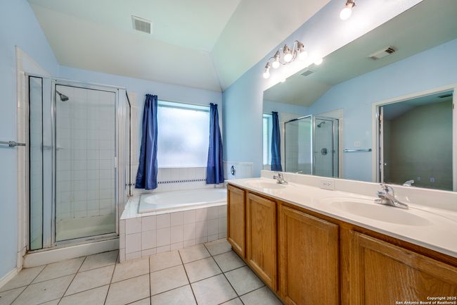 10111 Mission Crk, House other with 3 bedrooms, 2 bathrooms and null parking in Converse TX | Image 18