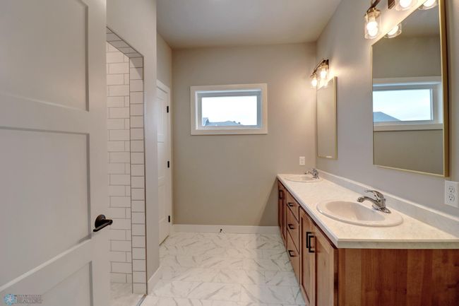 Primary Ensuite Bathroom | Image 32