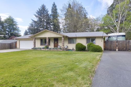 2191 Mayfield Dr, Grants Pass, OR, 97527-5125 | Card Image