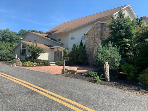 6271 Batman Rd, ZIONSVILLE, PA, 18092-2102 | Card Image