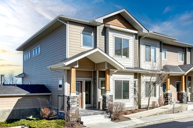75 Cougar Ridge Landing Sw, Home with 3 bedrooms, 2 bathrooms and 2 parking in Calgary AB | Image 2