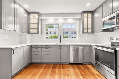1-35 Rossmere St, Newton, MA, 02460-1527 | Card Image