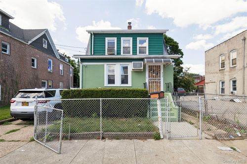 8430 129th St, Kew Gardens, NY, 11415-2811 | Card Image