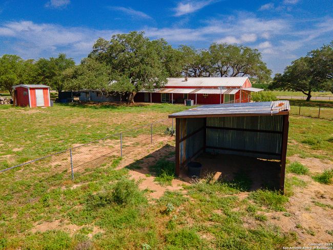 1015 Fm 2200 W, House other with 3 bedrooms, 3 bathrooms and null parking in Devine TX | Image 52