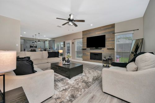 102 Lakeway Ln, Justin, TX, 76247-7014 | Card Image