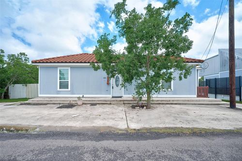 2734 Avenue D, San Leon, TX, 77539-7998 | Card Image