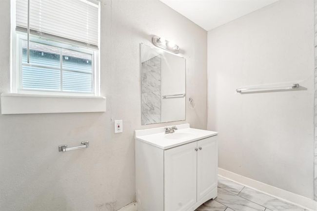 1026 W 5 Th St, House other with 3 bedrooms, 1 bathrooms and null parking in Freeport TX | Image 15