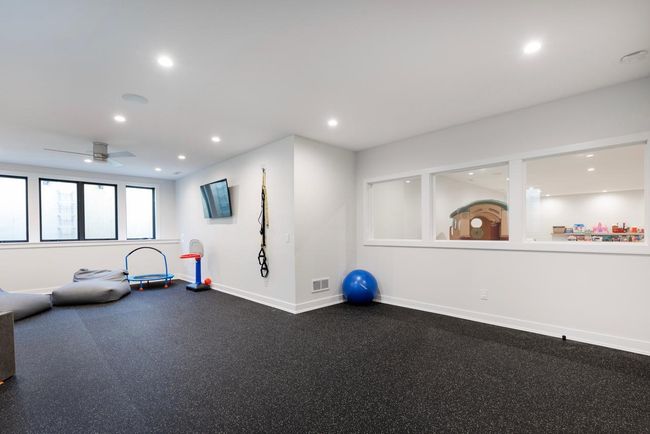 Exercise Room // 5th BR | Image 43