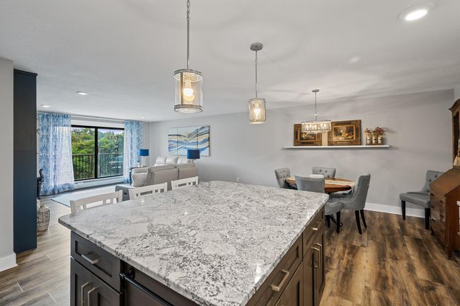 APT-514 - 10511 Cedar Lake Rd, Condo with 3 bedrooms, 2 bathrooms and null parking in Minnetonka MN | Image 10