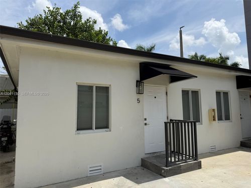 5-111 Sw 11th Ave, Miami, FL, 33130-1027 | Card Image