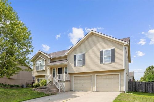 12010 White Oak St, Peculiar, MO, 64078-8314 | Card Image